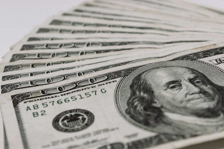 One-hundred-US-dollar-bills