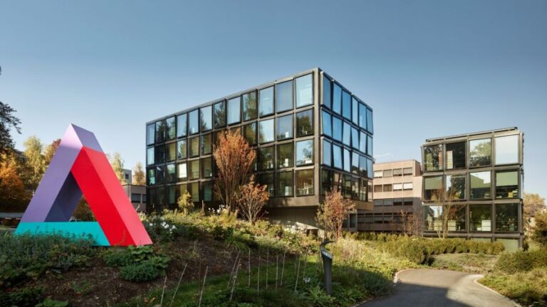 Swiss insurer Helvetia expands into UK market